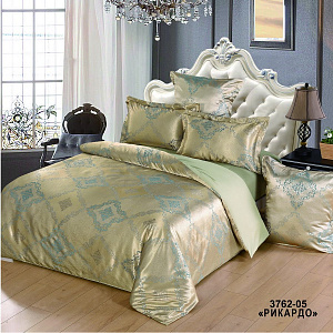 Расцветку постельного белья уточняйте у оператора. 