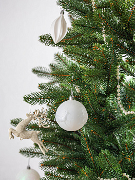 Набор украшений декоративных 25шт белый пластик (шар матовый+с рисунком 8см по 4шт,сосулька 15см-6шт,олень 13х14см-6шт,шишка 4,5х8,5см-4шт,бусы 360см) 000000000001208311