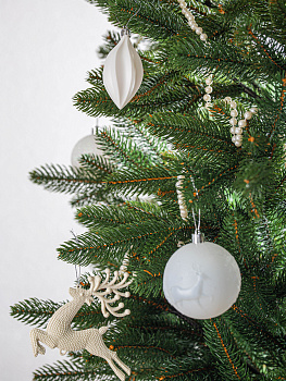 Набор украшений декоративных 25шт белый пластик (шар матовый+с рисунком 8см по 4шт,сосулька 15см-6шт,олень 13х14см-6шт,шишка 4,5х8,5см-4шт,бусы 360см) 000000000001208311