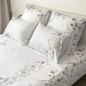 Комплект постельного белья 1,5сп (пододеяльник 145x210см, простыня 150x215см, наволчоки 50х70см-2шт) DE'NASTIA FLOWERS белый/синий сатин-твил хлопок 000000000001224482