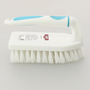 ЩЕТКА УТЮЖОК для чистки одежды и ткани Ручка с резиновой вставкой Качественная щетина На рукоятке отверстие для размещения на крючке 000000000001013244